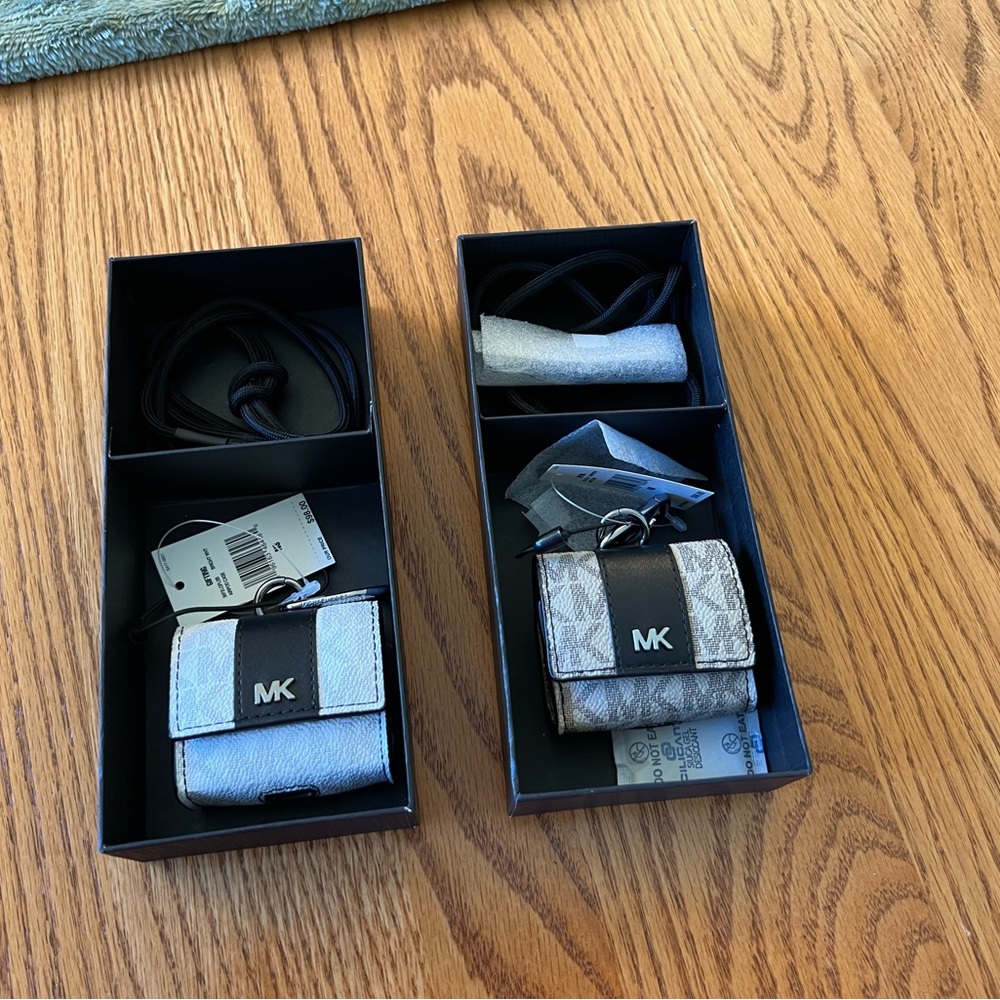 NIB Michael Kors AirPod Case in Hemp/Brown or Bright White